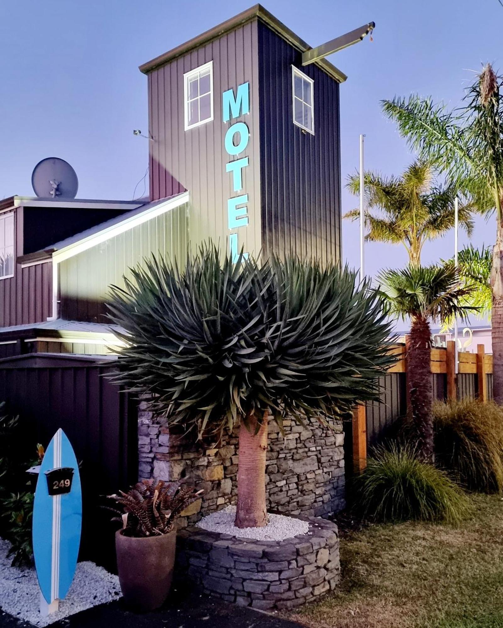 Southpacific Motel Whangamata Exterior photo