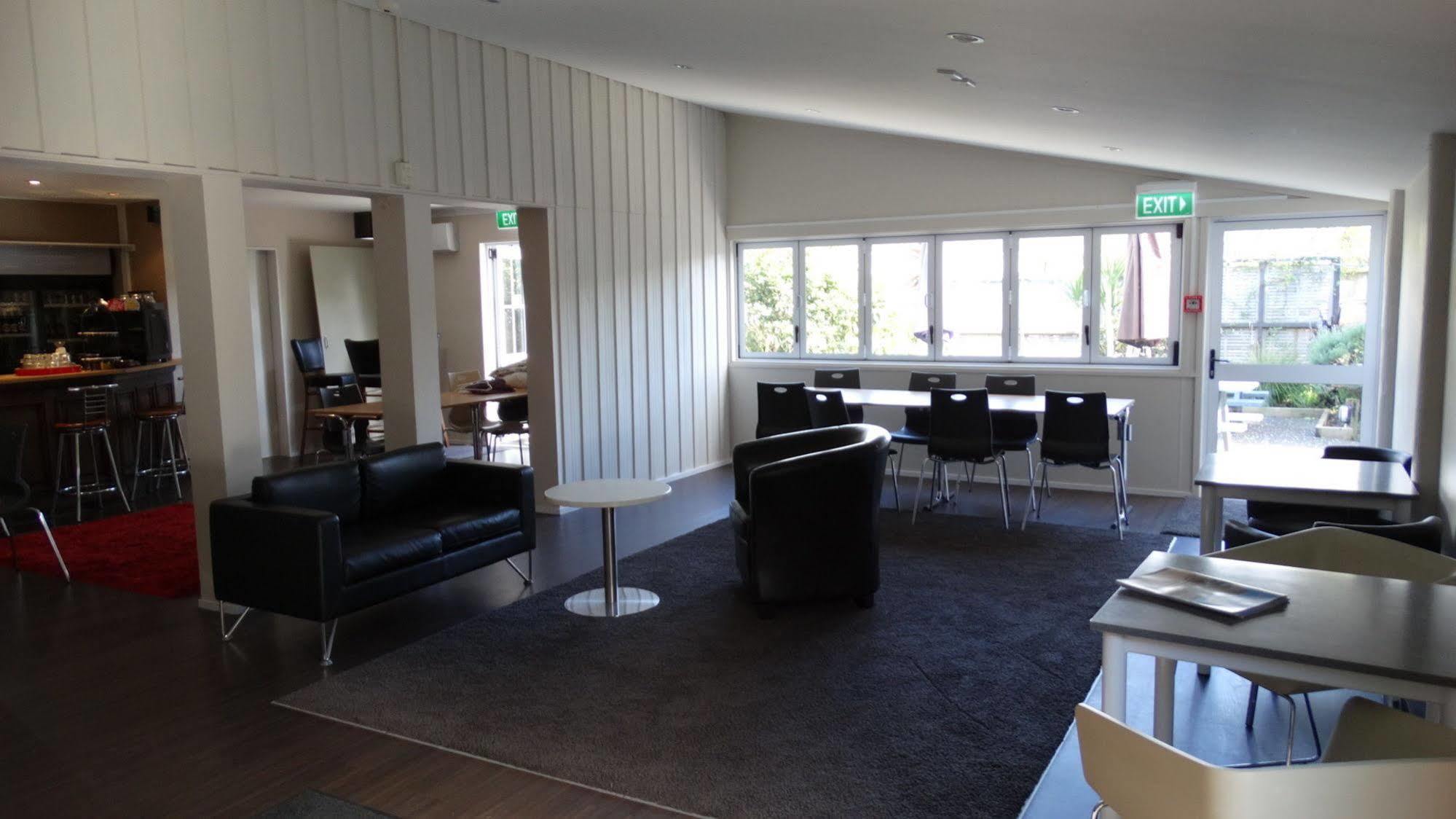 Southpacific Motel Whangamata Exterior photo
