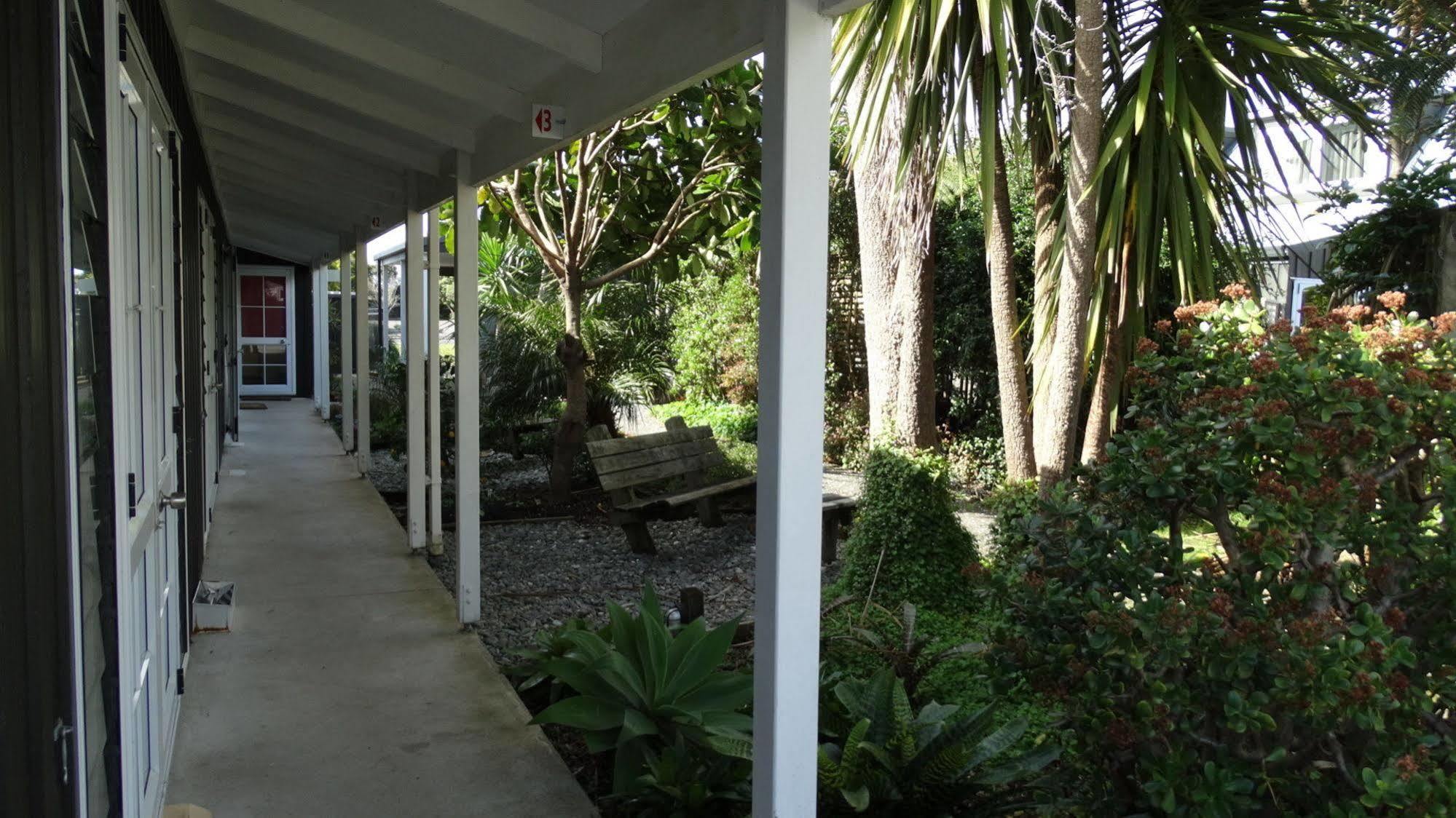 Southpacific Motel Whangamata Exterior photo